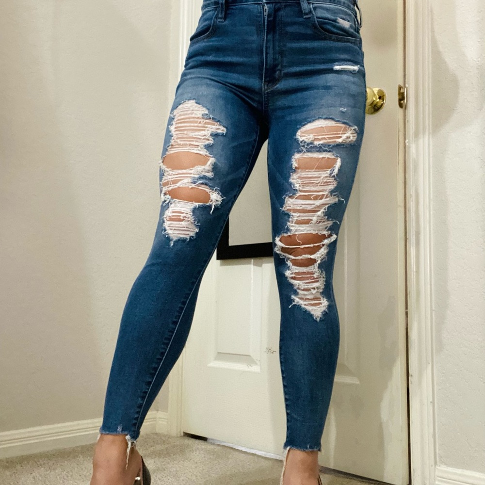 American Eagle distressed blue jeans